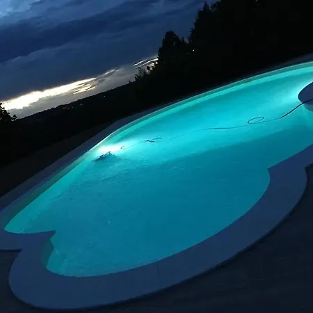La Casina Dai Mille Colori Con Piscina 펜션